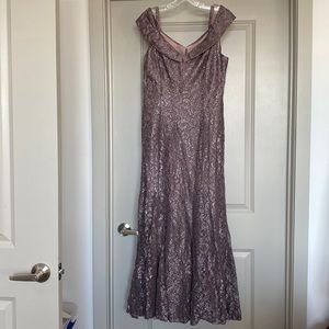 R & Richard Women’s Gown Beautiful Sparkling Dress Color Mocha Size 16 New